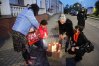 O godzinie 21 przed budynkiem kurii warmińskiej zapalono znicz, które miały być symbolem o ofiarach księży-pedofilów