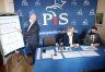 Jarosław Babalski (z lewej), podczas konferencji prasowej, wskazywał na ogromny deficyt budżetowy miasta