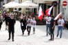 Z biało-czerwonymi flagami w rękach spacerowali ulicami Starego Miasta przedstawiciele lokalnych struktur ruchu obywatelskiego