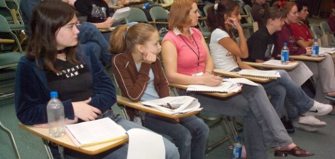 Dyplom ukończenia studiów – bezwartościowy papierek?