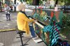 Maja Sznirling, emerytowana nauczycielka muzyki, gra na pianinie