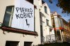 Miejski Ośrodek Kultury z napisem "Piekło kobiet"