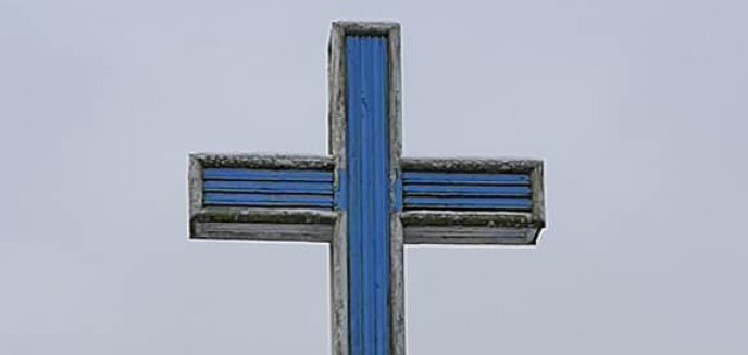 Artykuł: Kapucyni chcą odnowić krzyż papieski w parku Kusocińskiego. Proszą o wsparcie finansowe