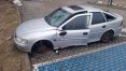 Na parkingu przy ul. Sielskiej znajduje się wrak pojazdu
