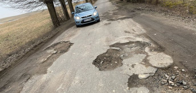 Artykuł: ''Jeziorańskie bezdroże''. Fatalny stan drogi między Lidzbarkiem Warmińskim a Jezioranami
