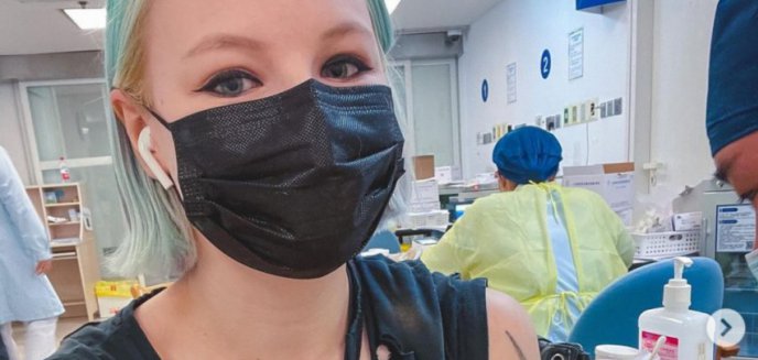 Weronika Truszczyńska, kontrowersyjna vlogerka z Lubawy, chwali się zaszczepieniem chińską szepionką