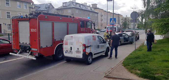 Artykuł: Wypadek na al. Warszawskiej. Jedna osoba w szpitalu! [ZDJĘCIA]