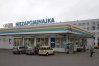 Parking przed "Niezapominajką" w Olsztynie jest płatny dla kierowców, którzy nie są klientami sieci Społem