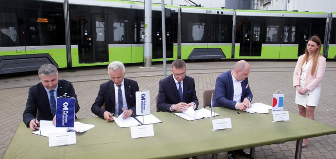 Podpisano umowę na budowę linii tramwajowej. Piotr Grzymowicz zapowiedział utrudnienia [ZDJĘCIA]