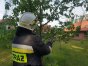 Strażacy z OSP Kieźliny uratowali zaplątanego w siatkę dzięcioła