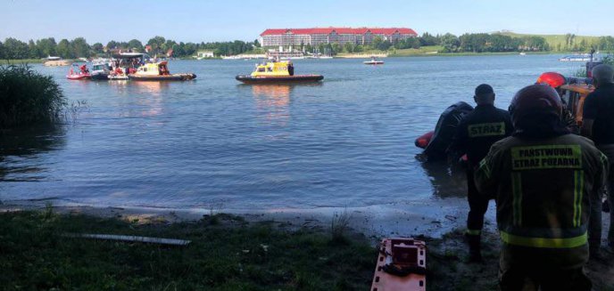 Artykuł: Helikopter spadł do jeziora w Mikołajkach [WIDEO]
