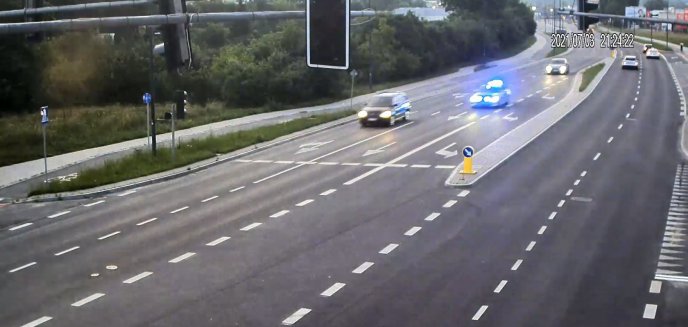 Policjanci z Olsztyna eskortowali mercedesa, którym jechali rodzice z chorym dzieckiem [WIDEO]