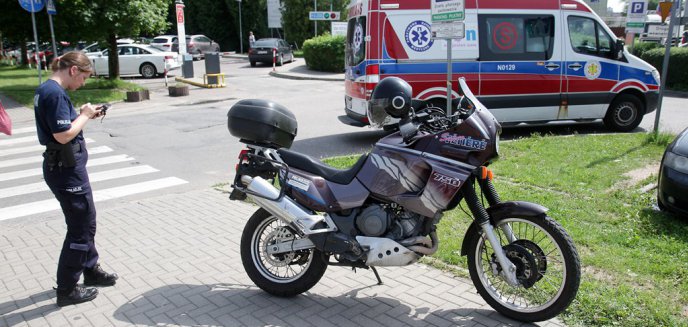 Artykuł: Kolizja z udziałem motocyklisty i pojazdu marki Renault na ul. Żołnierskiej w Olsztynie [ZDJĘCIA]