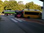 Kierowca busa wyprzedzał traktor w niedozwolonym miejscu, w konsekwencji spowodował wypadek