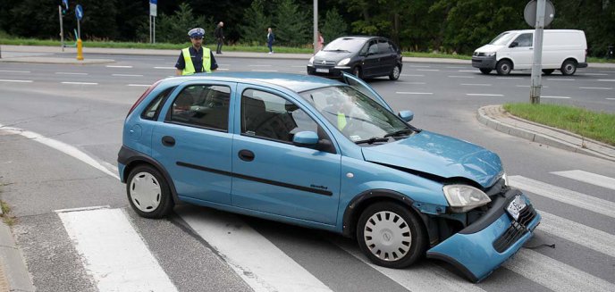 41-latka przejechała na czerwonym świetle i zderzyła się z innym pojazdem w centrum Olsztyna [ZDJĘCIA]