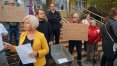W poniedziałek pod siedzibą SM Jaroty odbył się protest mieszkańców, w którym uczestniczyli także m.in. senator Lidia Staroń czy lewicowy działacz Łukasz Michnik