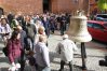 Dziesiątki wiernych chciały uderzyć w dzwon "Głos nienarodzonych" i być głosem nienarodzonych dzieci