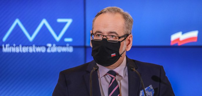 Minister zdrowia, Adam Niedzielski o nienoszeniu maseczek w komunikacji: ''Będą ostre mandaty''