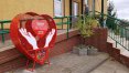Pod siedzibą olsztyńskiego Caritas stanął pojemnik na nakrętki. Pieniądze pochodzące z ich sprzedaży zostaną przeznaczone na sprzęt medyczny dla hospicjum