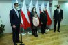 Tabliczkę poświęconą Grażynie Langowskiej odsłonili premier Mateusz Morawiecki, prezes PiS Jarosław Kaczyński i Helena Kramarska, jej córka