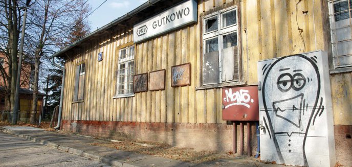Artykuł: Dworzec w Gutkowie potrzebuje remontu jak żaden inny [ZDJĘCIA]