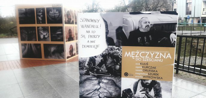 Artykuł: Naprawiono uliczną wystawę pod Wysoką Bramą. MOK Olsztyn: ''Szanowny wandalu! Na to się patrzy, a nie demoluje''