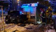 Kierująca VW Touareg wjechała w kiosk firmy ubezpieczeniowej