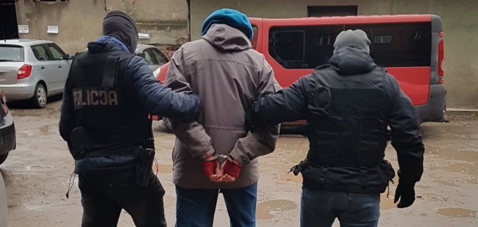 Policjanci z Olsztyna zatrzymali 33-letniego mężczyznę. Składał dzieciom propozycje seksualne [WIDEO]