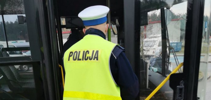 Artykuł: Koronawirus. Policjanci sprawdzają, czy pasażerowie komunikacji miejskiej noszą maseczki. Ile osób ukarano?