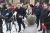 Pod ratuszem odbyła się konferencja prasowa z udziałem związkowców oraz działaczy partii Razem - Adriana Zandberga i Bartosza Gruceli, którzy zaapelowali do prezydenta Piotra Grzymowicza o dialog z urzędnikami ws. płac