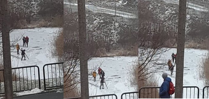 Artykuł: Niebezpieczna zabawa dzieci na Górce Jasia. Chodzą po lodzie i robią dziury [ZDJĘCIA]