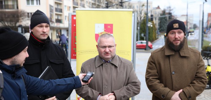 Artykuł: Działacze Konfederacji chcą odwołania olsztyńskich radnych. Tomasz Owsianik: ‘’Radni zabrali nam Jarmark Świąteczny’’ [ZDJĘCIA]