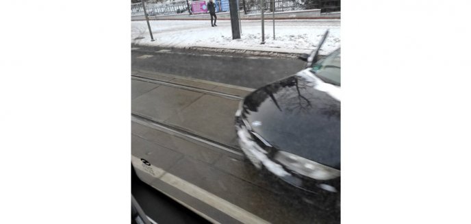 Artykuł: Kolizja na skrzyżowaniu ul. Żołnierskiej i Głowackiego. 36-letnia kierująca w bmw uderzyła w tramwaj