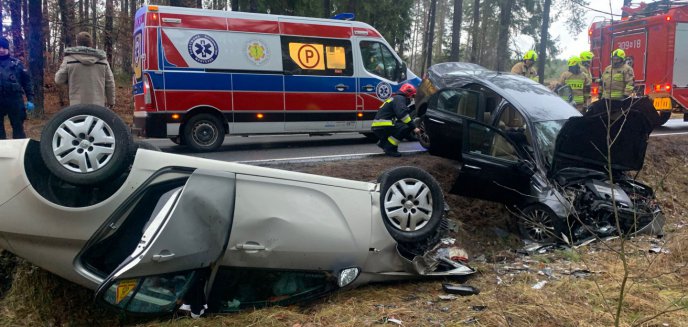 Artykuł: Wypadek pod Olsztynem. W zderzeniu dwóch aut ucierpiały trzy osoby
