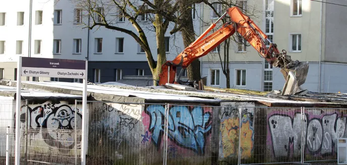 Trwa rozbiórka garaży w Śródmieściu [ZDJĘCIA]