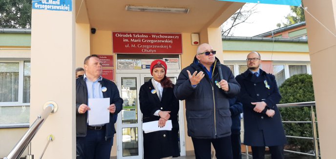 Artykuł: Rodzice dzieci uczęszczcających do ośrodka dla niesłyszących w Olsztynie: ''Usłyszcie nasz głos''