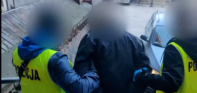 W mieszkaniu w Olsztynie znaleziono ciało mężczyzny. 72-latek odpowie za zabójstwo [WIDEO]