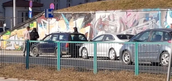 27-letni kierowca forda w trakcie kontroli na ul. Pstrowskiego nerwowo się zachowywał. Miał powód [ZDJĘCIA]