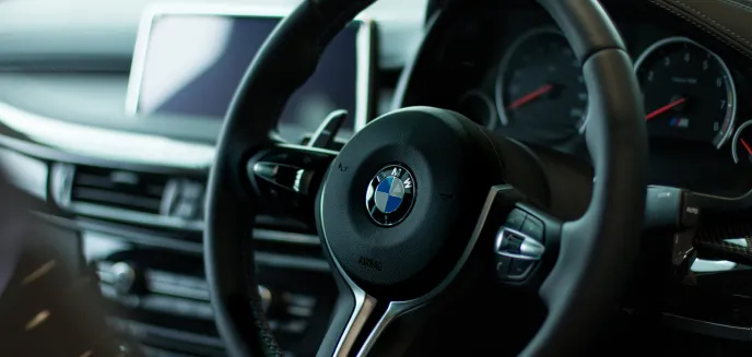 Wywiadowcy z Olsztyna zatrzymali kierowcę bmw. 20-latek i jego kolega mają poważne problemy