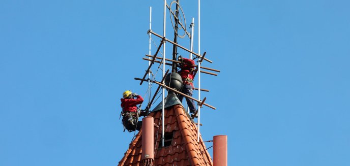 Artykuł: Trwa naprawa iglicy na wieży kościoła św. Józefa na olsztyńskim Zatorzu