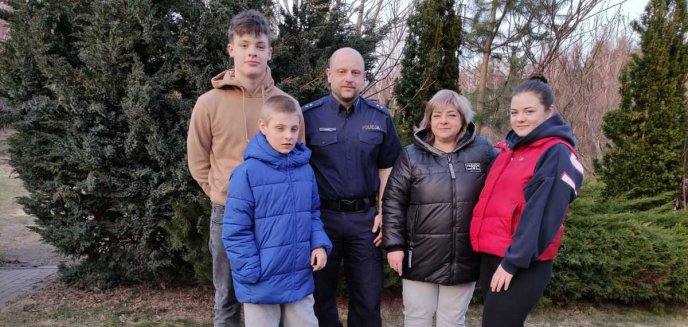 Olsztyński policjant przyjął pod swój dach samotną matkę z Ukrainy z przewlekle chorym synem