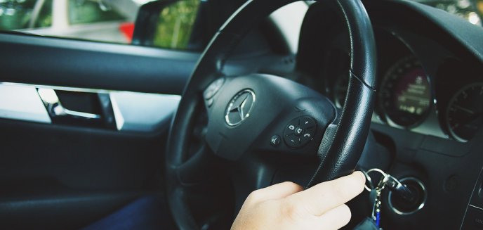Artykuł: 35-letnia olsztynianka złamała trzykrotny zakaz prowadzenia pojazdów, bo... musiała jechać do kosmetyczki