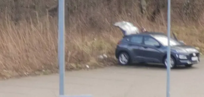 Na olsztyńskich Jarotach ktoś podrzucił śmieci, a ktoś inny to nagrał