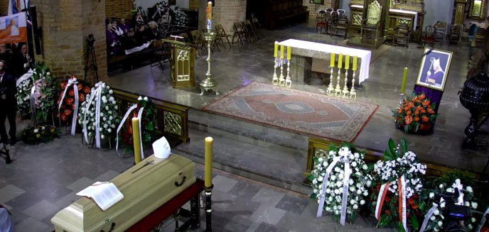 Artykuł: Arcybiskup Edmund Piszcz spoczął w olsztyńskiej katedrze