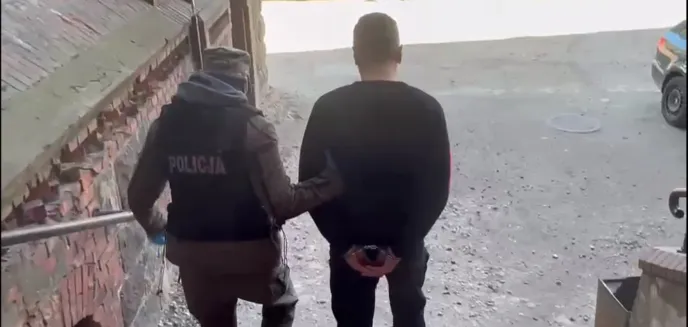 Dwaj mężczyźni ukradli pod Olsztynem mercedesa o wartości 180 tys. zł. Wpadli w Grudziądzu [WIDEO]