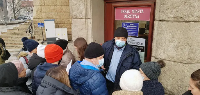 Długa kolejka po numery PESEL dla Ukraińców. Rezerwacje są aż do Wielkanocy