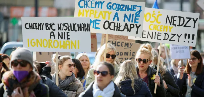 Kolejny protest urzędników w Olsztynie: ‘’Chcemy, aby prezydent nas zauważył’’ [ZDJĘCIA]