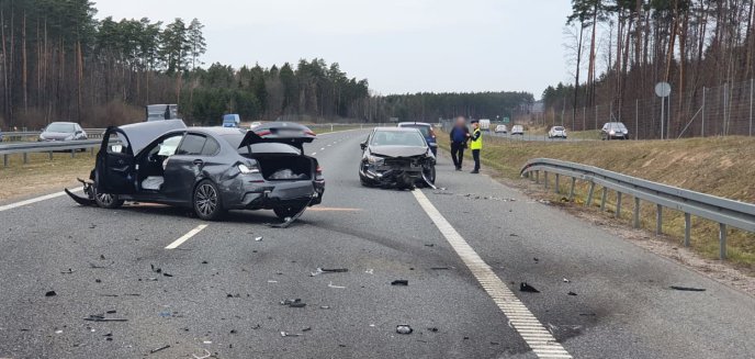Artykuł: Wypadek na ''siódemce'' w gminie Olsztynek. Dwie osoby jadące w bmw trafiły do szpitala