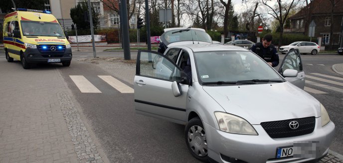Artykuł: Kolizja na ul. Żołnierskiej w Olsztynie. Samochód osobowy zderzył się z rowerzystą [ZDJĘCIA]