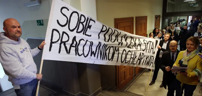 Pilne! Miasto na razie nie przekaże pieniędzy na Stomil, ani na podwyżkę pensji urzędników [ZDJĘCIA]